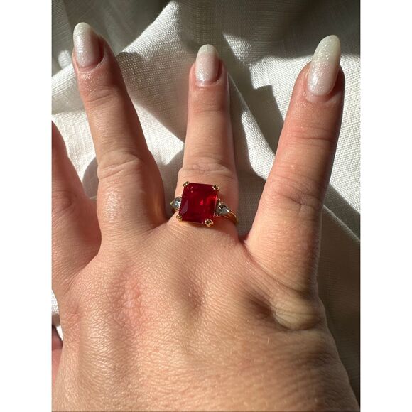 Cherry red cocktail ring - Picture 8 of 13